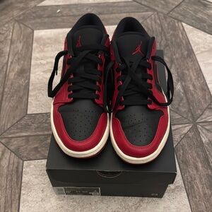 Air Jordan 1 Low reverse BRED Sneakers